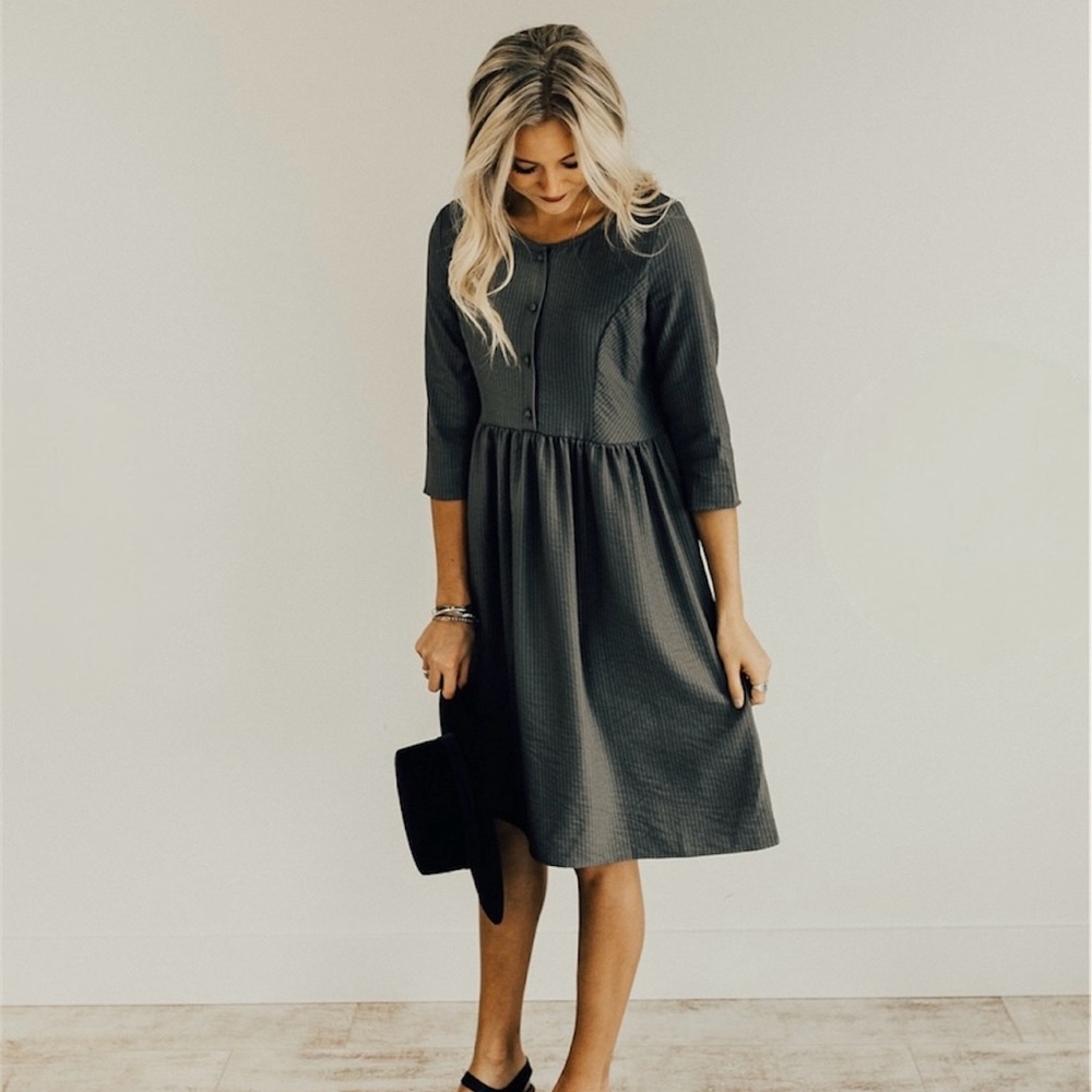 2/$20   Hidden Alley Women's Green Babydoll Knee Length Dress